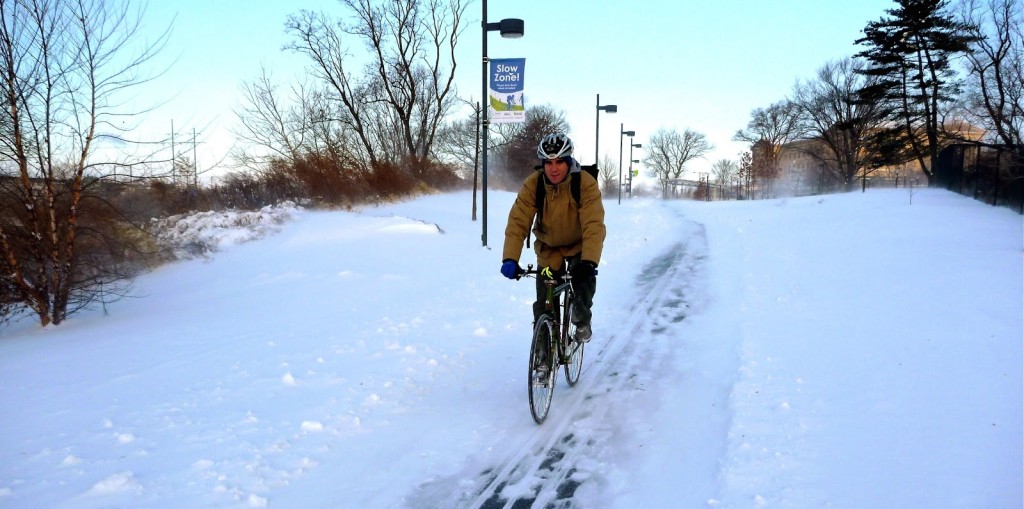 A person rides the snowy Schuylkill River Trail (Image: TotalAndCompleteLoser.Blogspot.com)